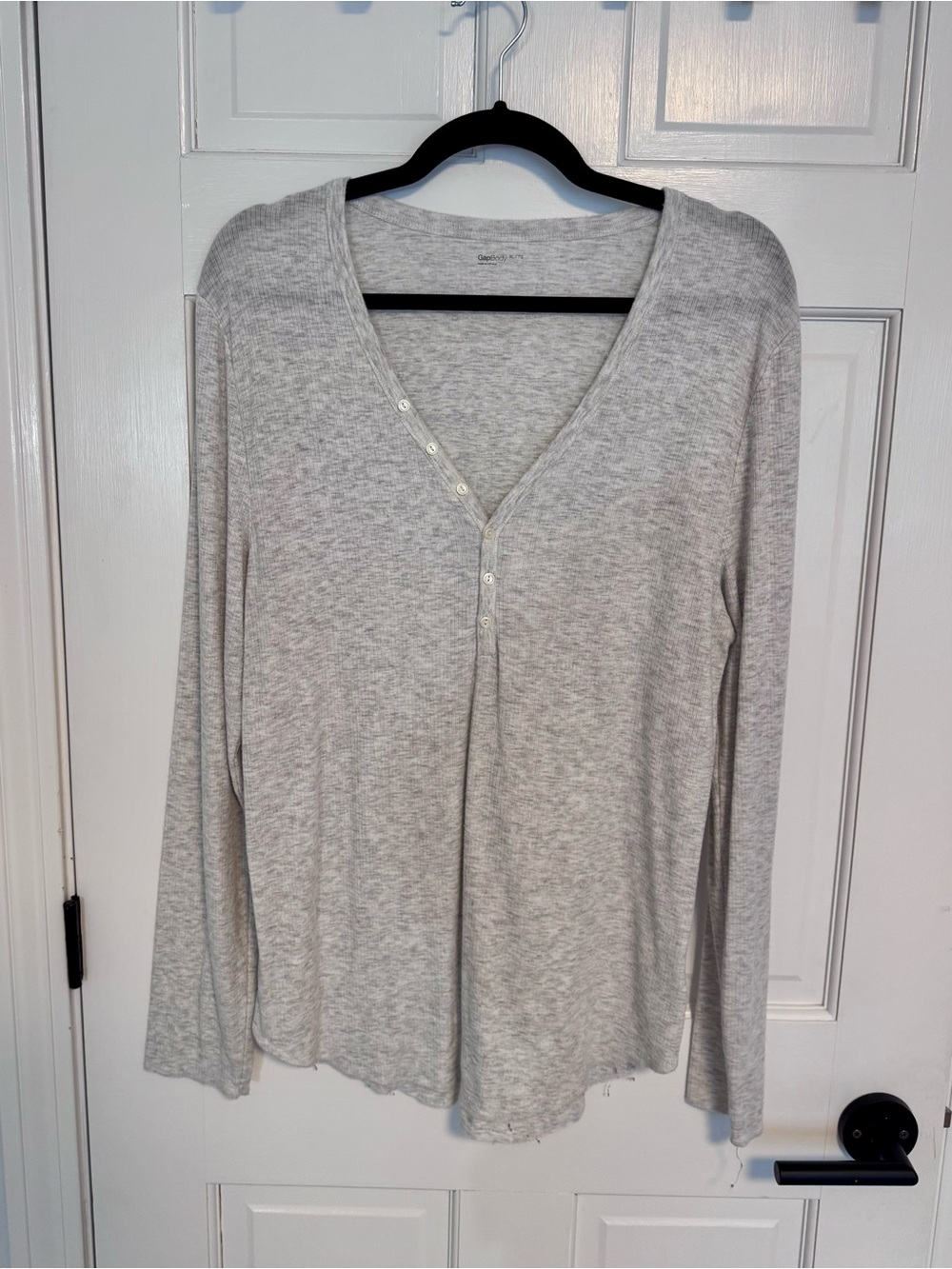 GAP | GAP Body V-Neck Ribbed Long-Sleeved Henley, Size XL - EUC